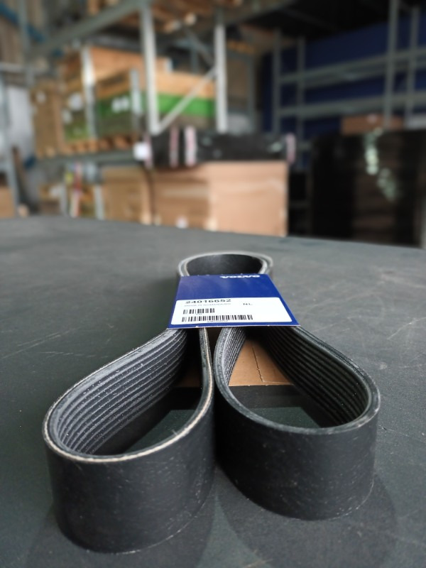 VOLVO V-RIBBED BELT 24016652 - Riem voor Vrachtwagen: afbeelding 1 VOLVO V-RIBBED BELT 24016652 - Riem voor Vrachtwagen: afbeelding 1