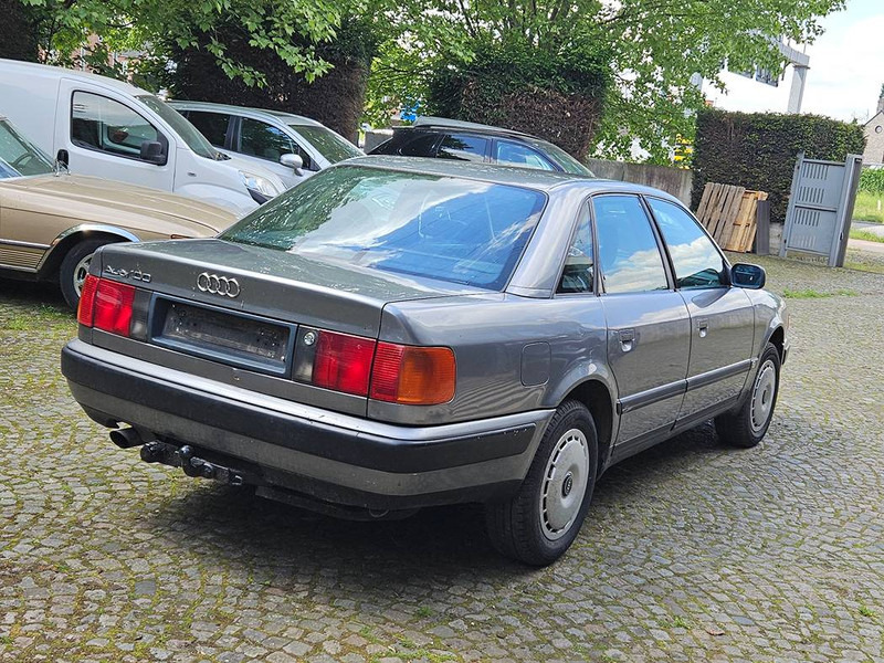 Audi 100 2.4D - Sedan: afbeelding 2 Audi 100 2.4D - Sedan: afbeelding 2