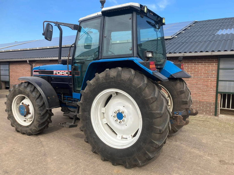 Ford 8340 - Tractor: afbeelding 4 Ford 8340 - Tractor: afbeelding 4