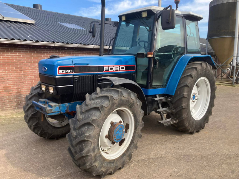Ford 8340 - Tractor: afbeelding 1 Ford 8340 - Tractor: afbeelding 1