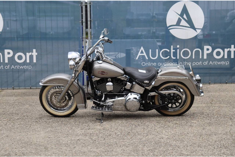 Harley-Davidson Heritage Softail Classic FLSTC - Motorfiets: afbeelding 2 Harley-Davidson Heritage Softail Classic FLSTC - Motorfiets: afbeelding 2
