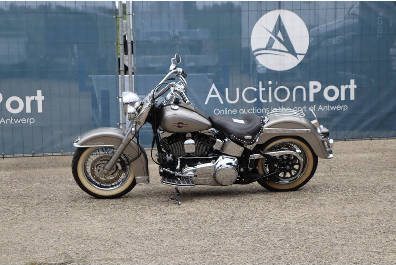 Harley-Davidson Heritage Softail Classic FLSTC - Motorfiets: afbeelding 1 Harley-Davidson Heritage Softail Classic FLSTC - Motorfiets: afbeelding 1