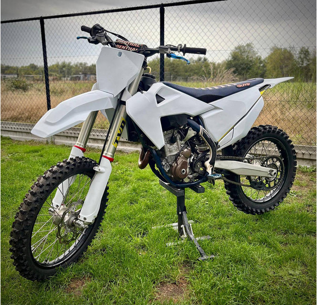Husqvarna 250 F - Motorfiets: afbeelding 1 Husqvarna 250 F - Motorfiets: afbeelding 1