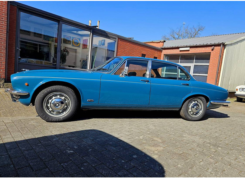 Jaguar XJ 4.2 Manual 4-Speed Overdrive - Sedan: afbeelding 2 Jaguar XJ 4.2 Manual 4-Speed Overdrive - Sedan: afbeelding 2