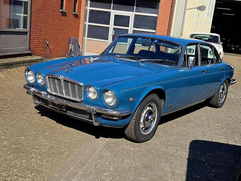 Jaguar XJ 4.2 Manual 4-Speed Overdrive - Sedan: afbeelding 1 Jaguar XJ 4.2 Manual 4-Speed Overdrive - Sedan: afbeelding 1