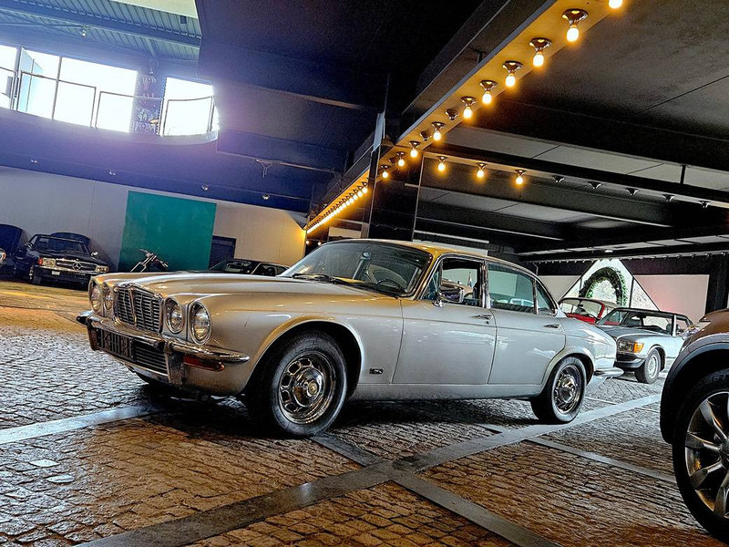 Jaguar XJ (series II) 4.2 Automatic - Sedan: afbeelding 2 Jaguar XJ (series II) 4.2 Automatic - Sedan: afbeelding 2