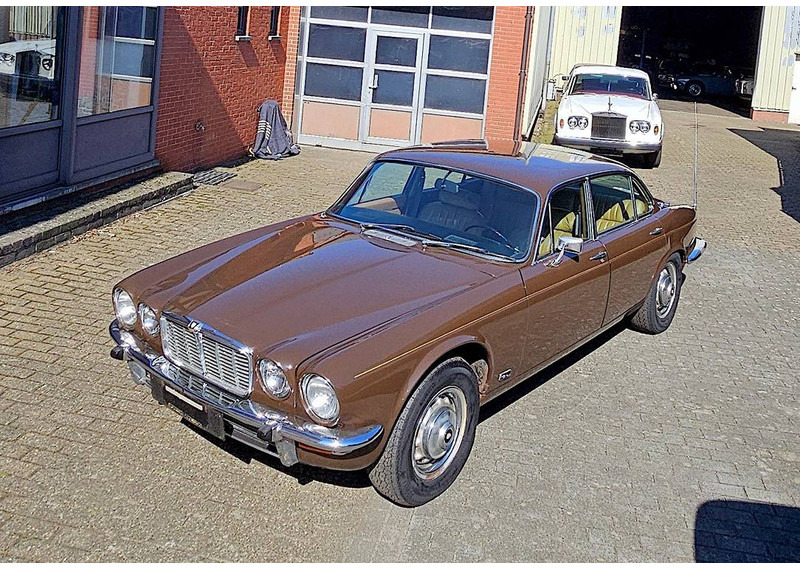 Jaguar 'XJ (series II) 4.2 Automatic - Sedan: afbeelding 2 Jaguar 'XJ (series II) 4.2 Automatic - Sedan: afbeelding 2