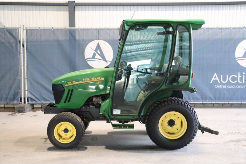 John Deere 2320 - Tractor: afbeelding 2 John Deere 2320 - Tractor: afbeelding 2