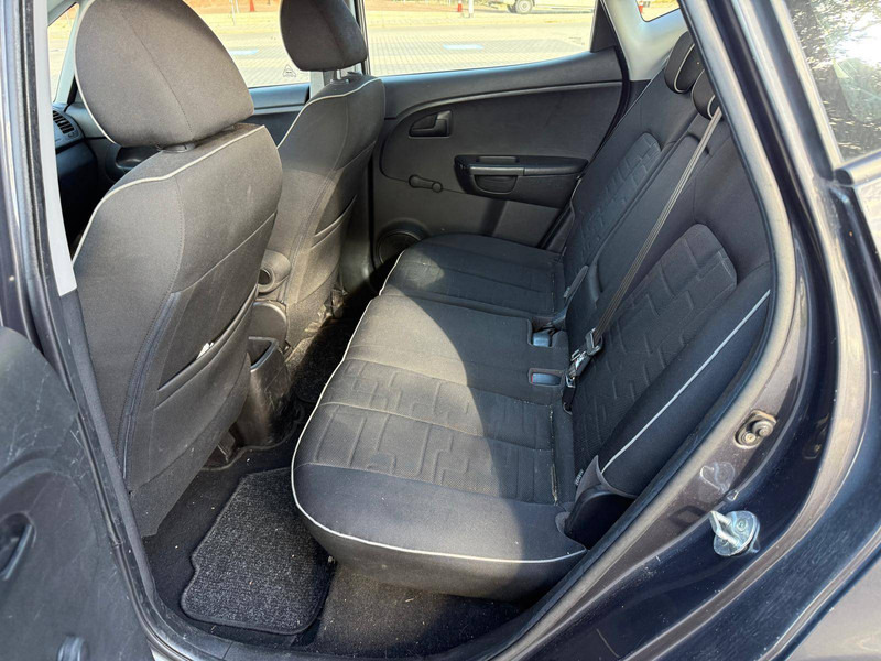 Sedan Kia Venga (I) 1.4 CVVT: afbeelding 14