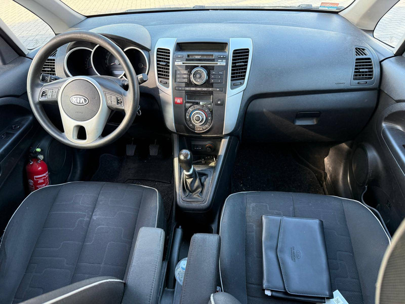 Sedan Kia Venga (I) 1.4 CVVT: afbeelding 16