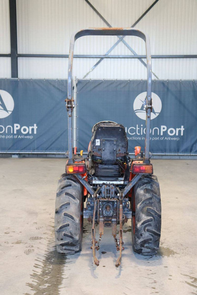 Kubota B2420 - Tractor: afbeelding 5 Kubota B2420 - Tractor: afbeelding 5