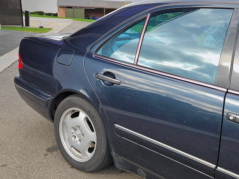 Mercedes-Benz E-Klasse (W210) _ 300 D Automatic - Sedan: afbeelding 3 Mercedes-Benz E-Klasse (W210) _ 300 D Automatic - Sedan: afbeelding 3