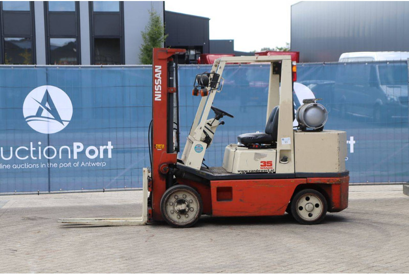 Nissan KCUGH02F350 - LPG heftruck: afbeelding 1 Nissan KCUGH02F350 - LPG heftruck: afbeelding 1