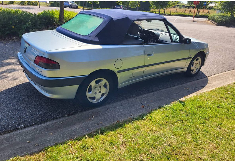 Peugeot 306 Cabriolet 1.6 Automatic - Sedan: afbeelding 4 Peugeot 306 Cabriolet 1.6 Automatic - Sedan: afbeelding 4