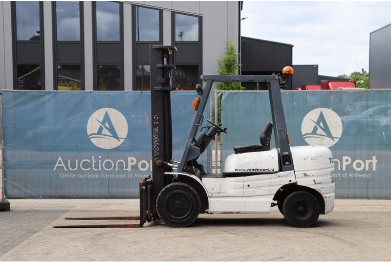 Toyota 62-6FDF30 - Diesel heftruck: afbeelding 2 Toyota 62-6FDF30 - Diesel heftruck: afbeelding 2