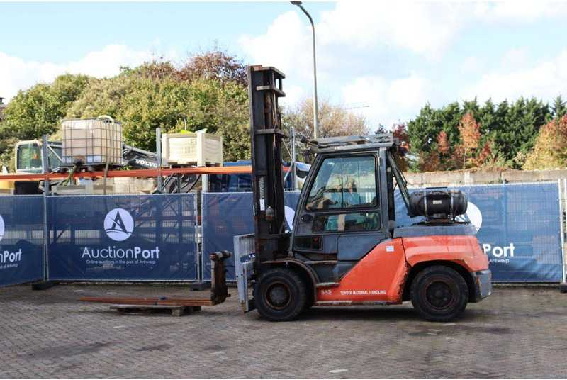 Toyota 8FG70N - LPG heftruck: afbeelding 3 Toyota 8FG70N - LPG heftruck: afbeelding 3