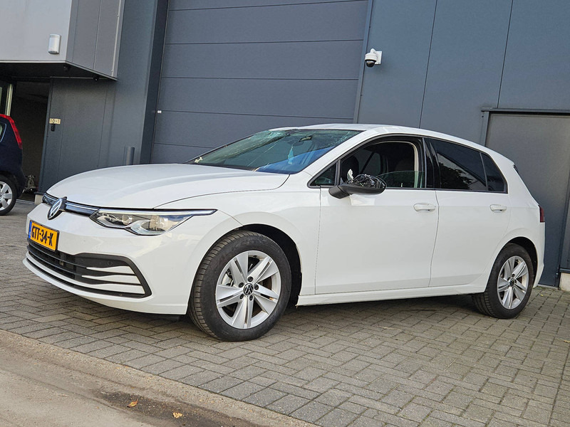 Volkswagen Golf 8 eTSI - Sedan: afbeelding 2 Volkswagen Golf 8 eTSI - Sedan: afbeelding 2