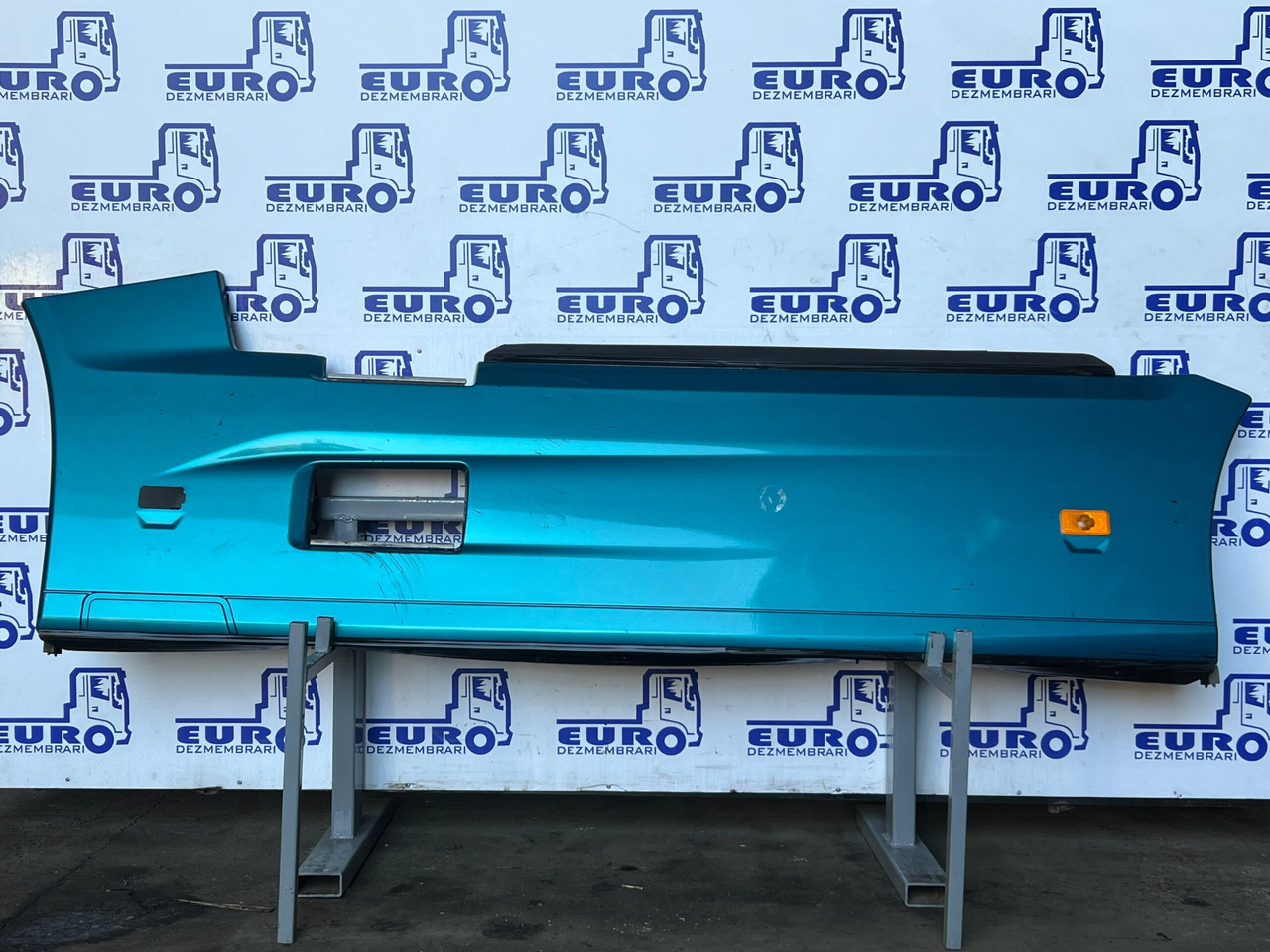 PARABICICLIST STANGA RENAULT T 82302001, 82302005, 82375109, 82375110, 21234571 - Carrosserie en exterieur voor Vrachtwagen: afbeelding 1 PARABICICLIST STANGA RENAULT T 82302001, 82302005, 82375109, 82375110, 21234571 - Carrosserie en exterieur voor Vrachtwagen: afbeelding 1