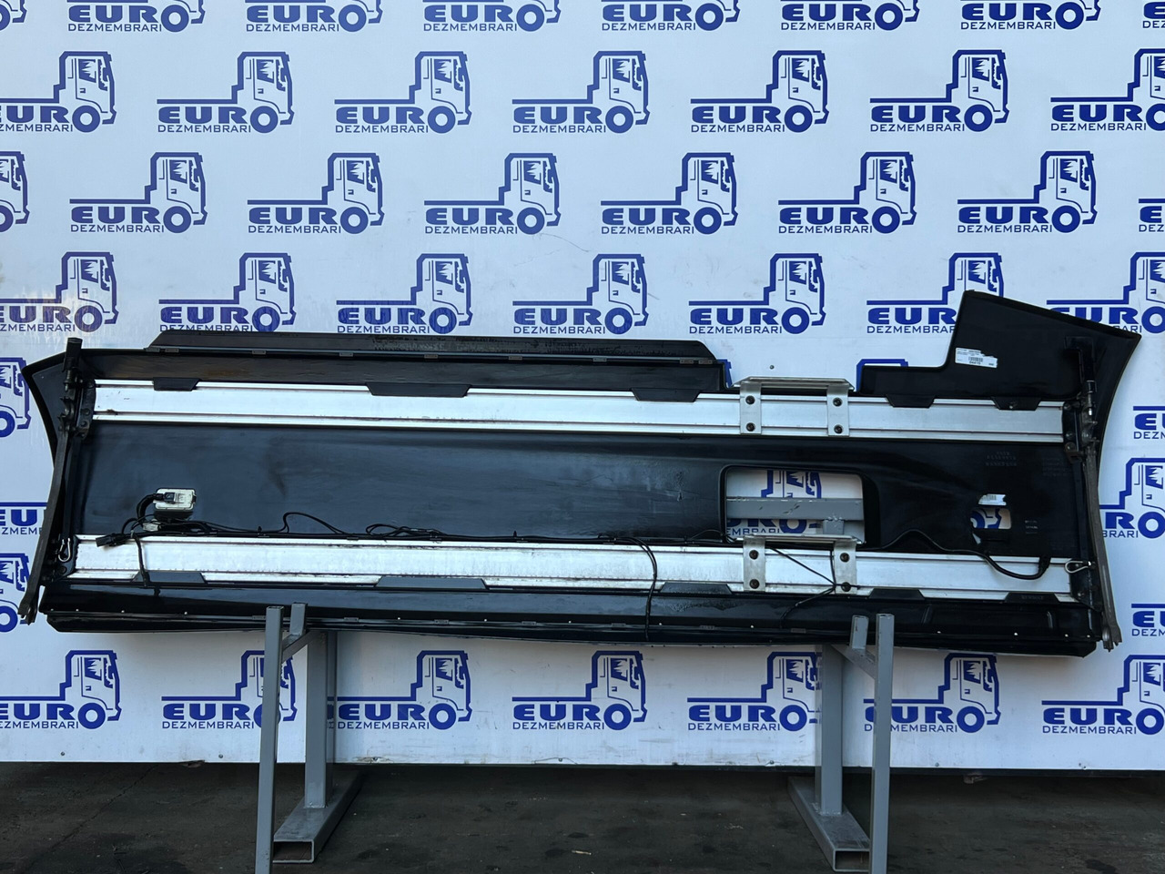 PARABICICLIST STANGA RENAULT T 82302001, 82302005, 82375109, 82375110, 21234571 - Carrosserie en exterieur voor Vrachtwagen: afbeelding 2 PARABICICLIST STANGA RENAULT T 82302001, 82302005, 82375109, 82375110, 21234571 - Carrosserie en exterieur voor Vrachtwagen: afbeelding 2