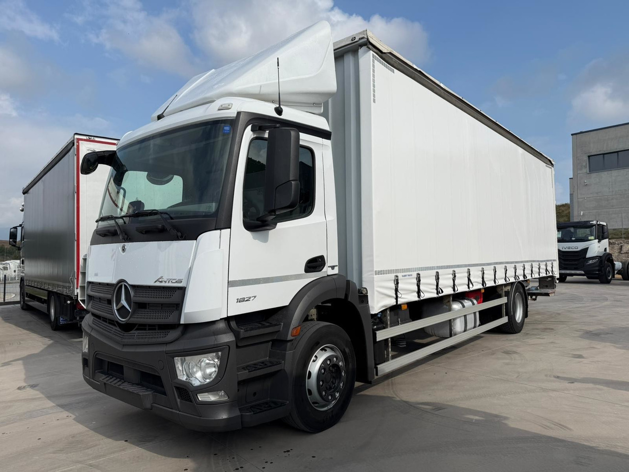 MERCEDES BENZ 18.27 Antos E6 (Tauliner) - Schuifzeilen vrachtwagen: afbeelding 1 MERCEDES BENZ 18.27 Antos E6 (Tauliner) - Schuifzeilen vrachtwagen: afbeelding 1