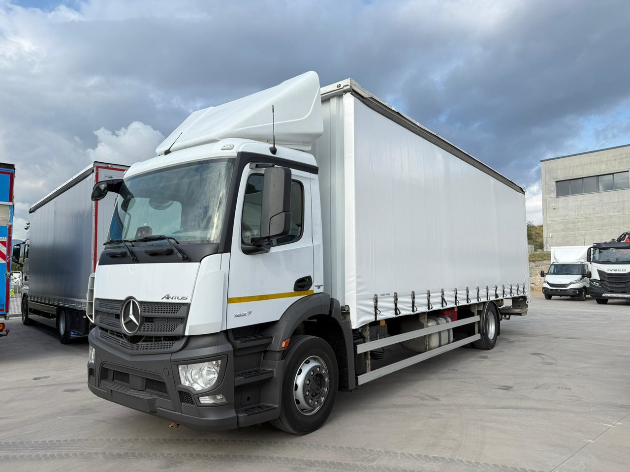 MERCEDES BENZ 18.27 Antos E6 (Tauliner) - Schuifzeilen vrachtwagen: afbeelding 1 MERCEDES BENZ 18.27 Antos E6 (Tauliner) - Schuifzeilen vrachtwagen: afbeelding 1