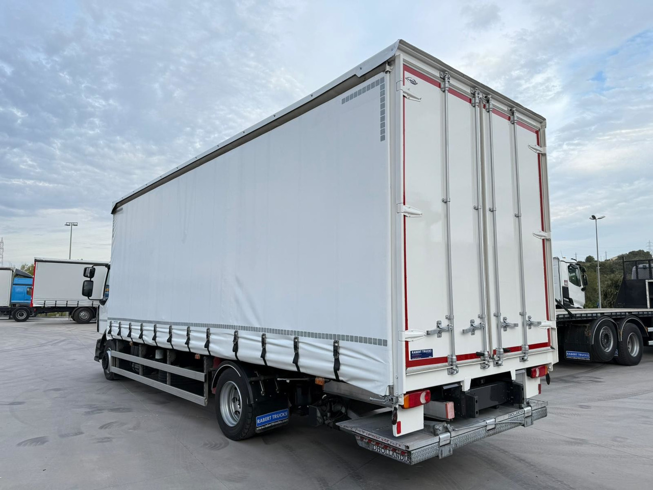 RENAULT D12.240 E6 (Tauliner) - Schuifzeilen vrachtwagen: afbeelding 4 RENAULT D12.240 E6 (Tauliner) - Schuifzeilen vrachtwagen: afbeelding 4