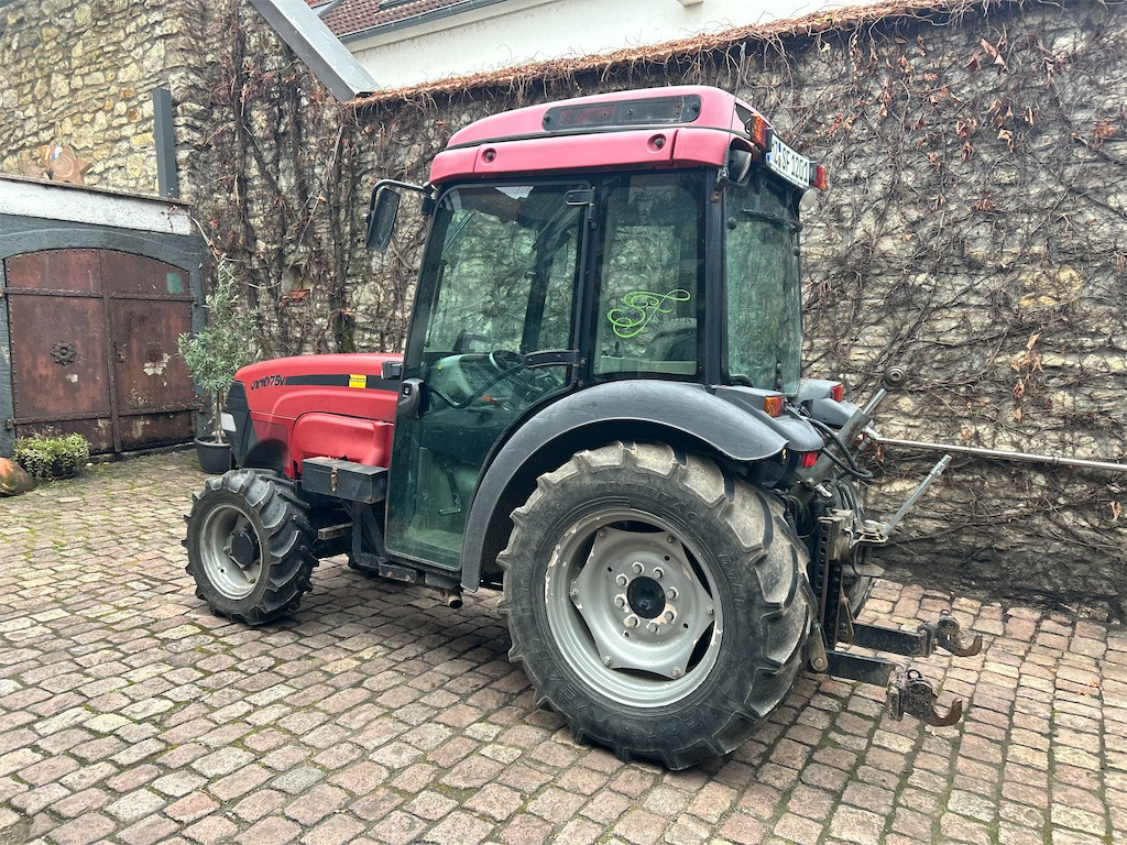 Case IH JX 1075 V (2007) - Tractor: afbeelding 3 Case IH JX 1075 V (2007) - Tractor: afbeelding 3