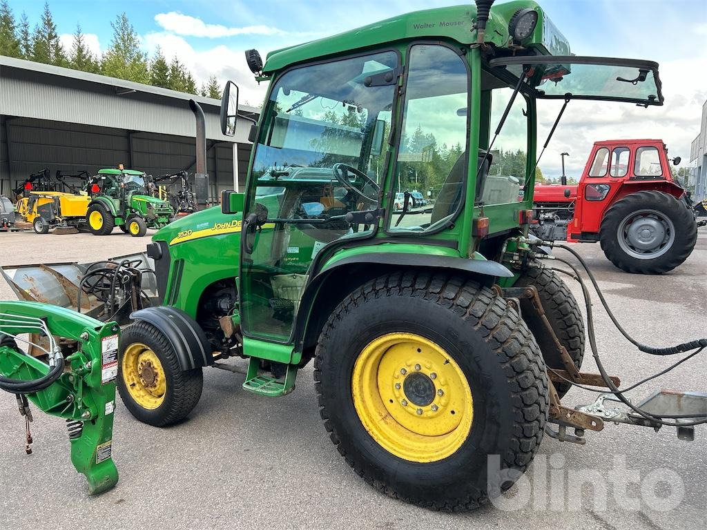 JOHN DEERE 3520 - Tractor: afbeelding 3 JOHN DEERE 3520 - Tractor: afbeelding 3