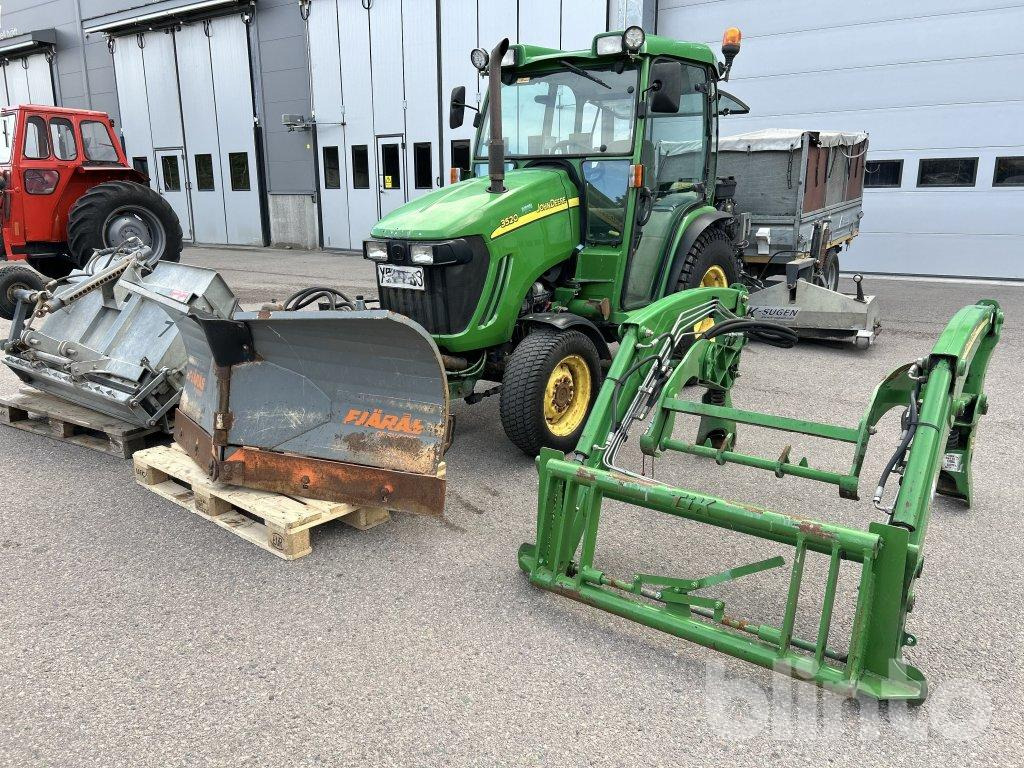 JOHN DEERE 3520 - Tractor: afbeelding 1 JOHN DEERE 3520 - Tractor: afbeelding 1