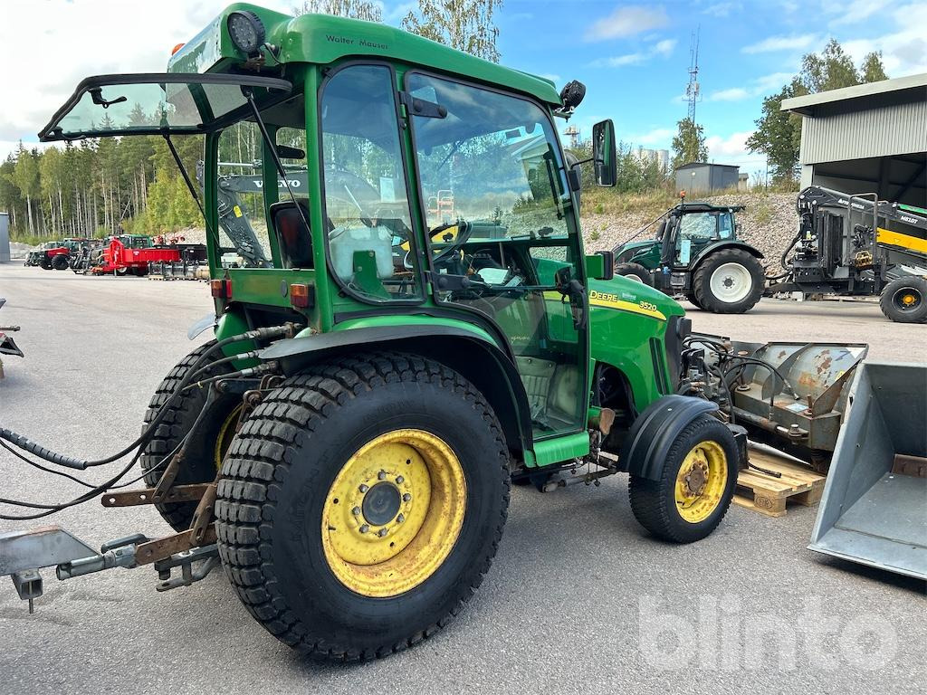 JOHN DEERE 3520 - Tractor: afbeelding 4 JOHN DEERE 3520 - Tractor: afbeelding 4