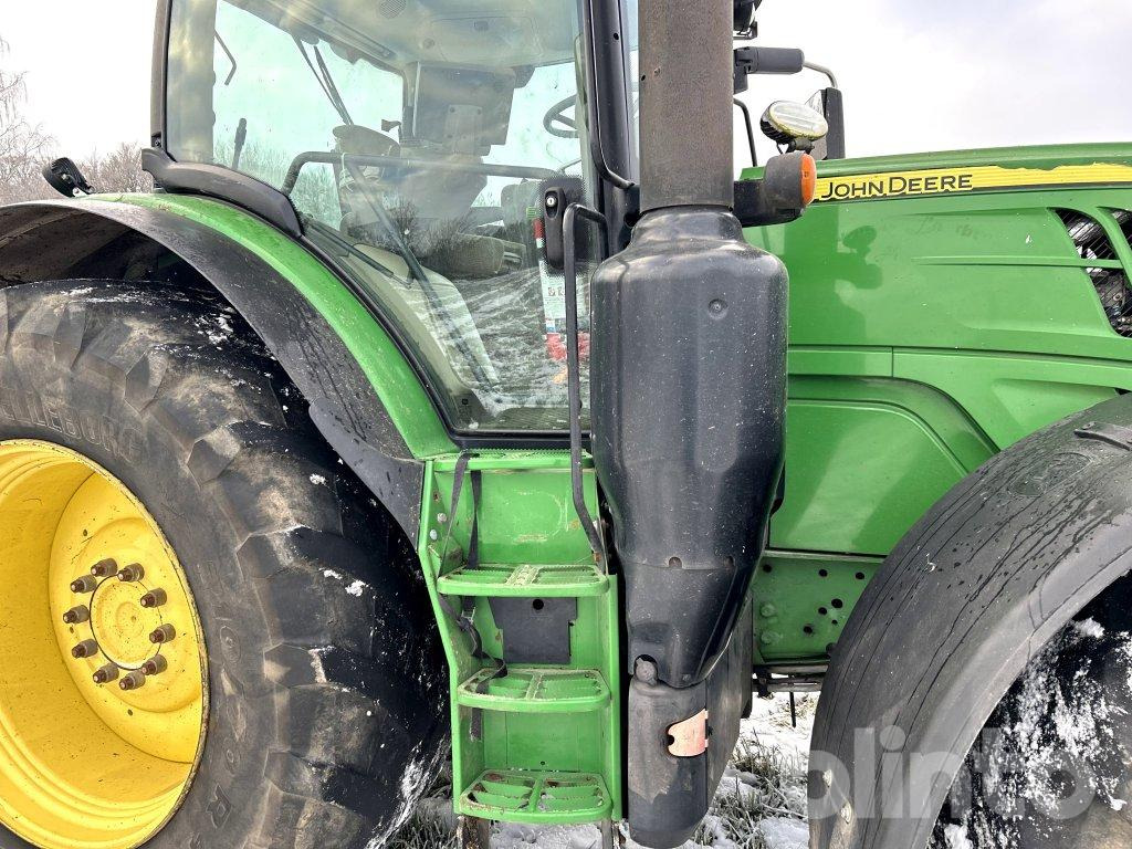 Tractor JOHN DEERE 6215R: afbeelding 44