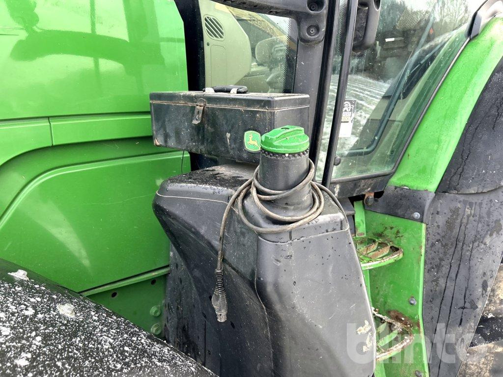 Tractor JOHN DEERE 6215R: afbeelding 17
