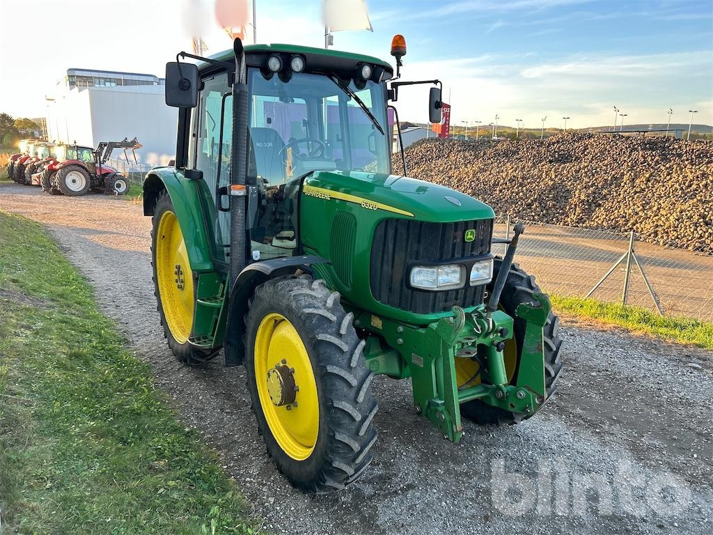 John Deere 6320 (2004) - Tractor: afbeelding 2 John Deere 6320 (2004) - Tractor: afbeelding 2
