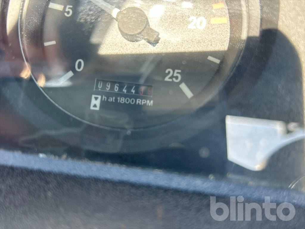 Massey Ferguson 390T (1996) - Tractor: afbeelding 5 Massey Ferguson 390T (1996) - Tractor: afbeelding 5