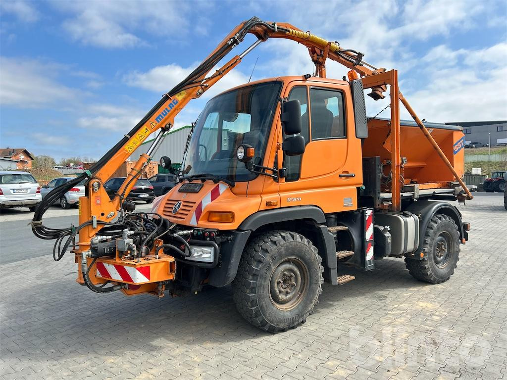 Unimog U 300 mit MULAG Ausleger 2010 - Vrachtwagen: afbeelding 1 Unimog U 300 mit MULAG Ausleger 2010 - Vrachtwagen: afbeelding 1