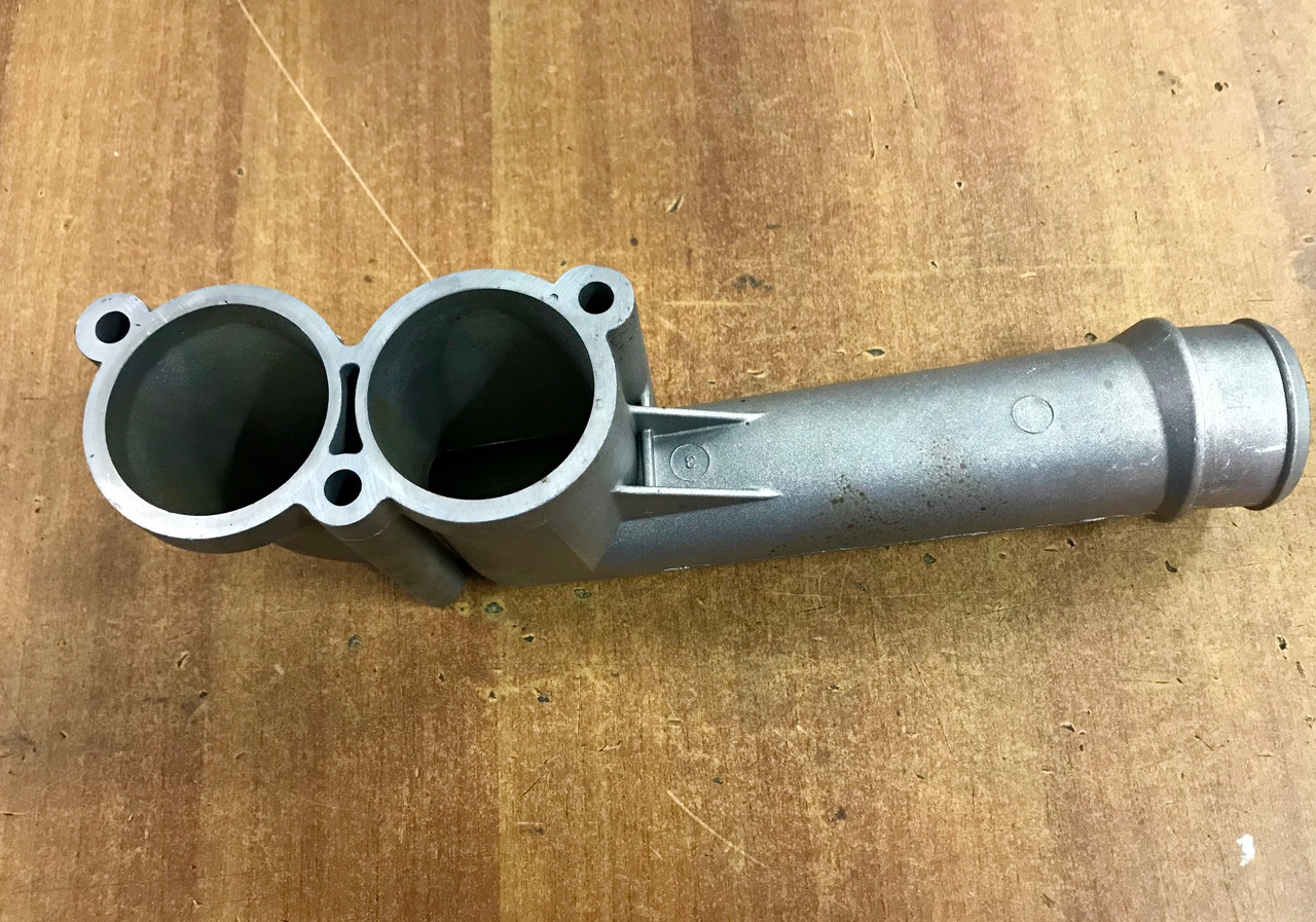 GOMITO LIQUIDO RAFFREDDAMENTO SU SCATOLA TERMOSTATO PER MOTORI MAN D2066 - D2676 - Koelsysteem voor Vrachtwagen: afbeelding 4 GOMITO LIQUIDO RAFFREDDAMENTO SU SCATOLA TERMOSTATO PER MOTORI MAN D2066 - D2676 - Koelsysteem voor Vrachtwagen: afbeelding 4