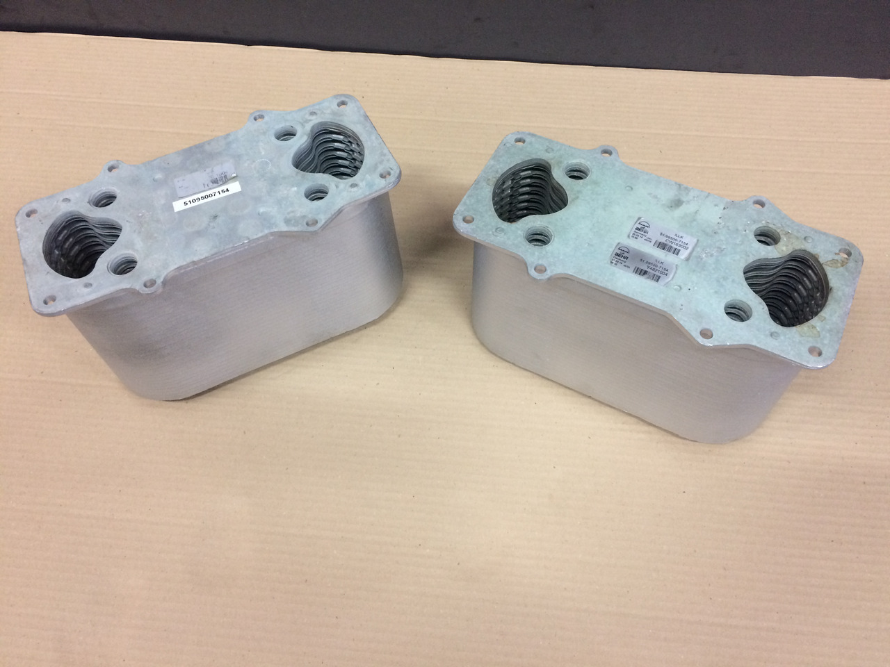 RADIATORE ARIA COMBURENTE - MOTORI MAN D2066 - D2676 - EURO 6 - Koelsysteem voor Vrachtwagen: afbeelding 4 RADIATORE ARIA COMBURENTE - MOTORI MAN D2066 - D2676 - EURO 6 - Koelsysteem voor Vrachtwagen: afbeelding 4