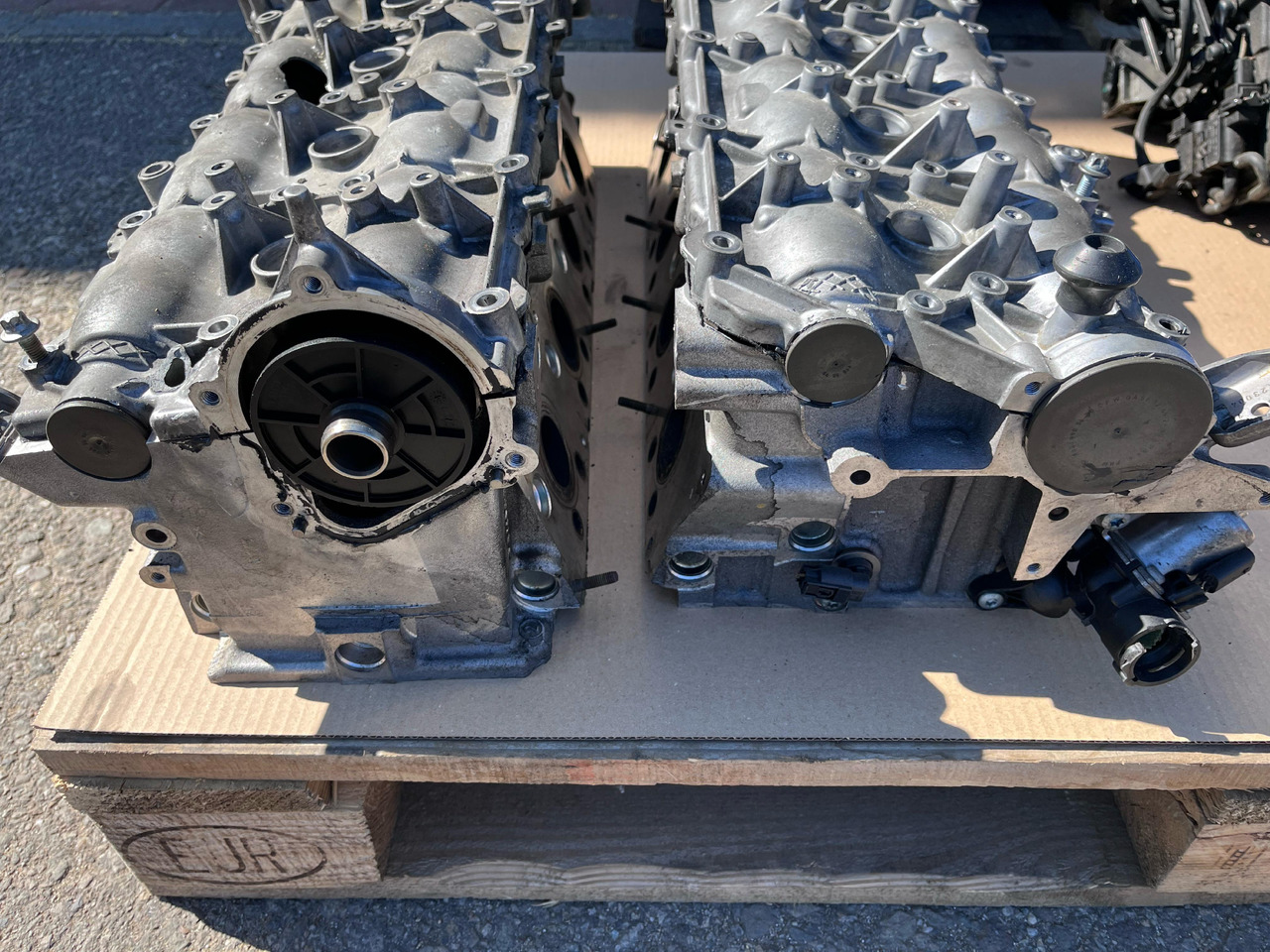 Mercedes Benz Cylinder Heads A2730160105 / A2730160005 - Cilinderblok: afbeelding 3 Mercedes Benz Cylinder Heads A2730160105 / A2730160005 - Cilinderblok: afbeelding 3
