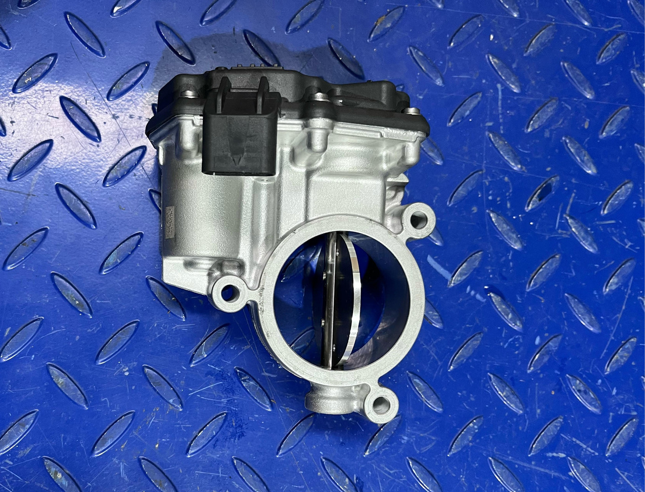 Mercedes Benz OM654 Throttle Valve A6540900070 - Klep: afbeelding 1 Mercedes Benz OM654 Throttle Valve A6540900070 - Klep: afbeelding 1
