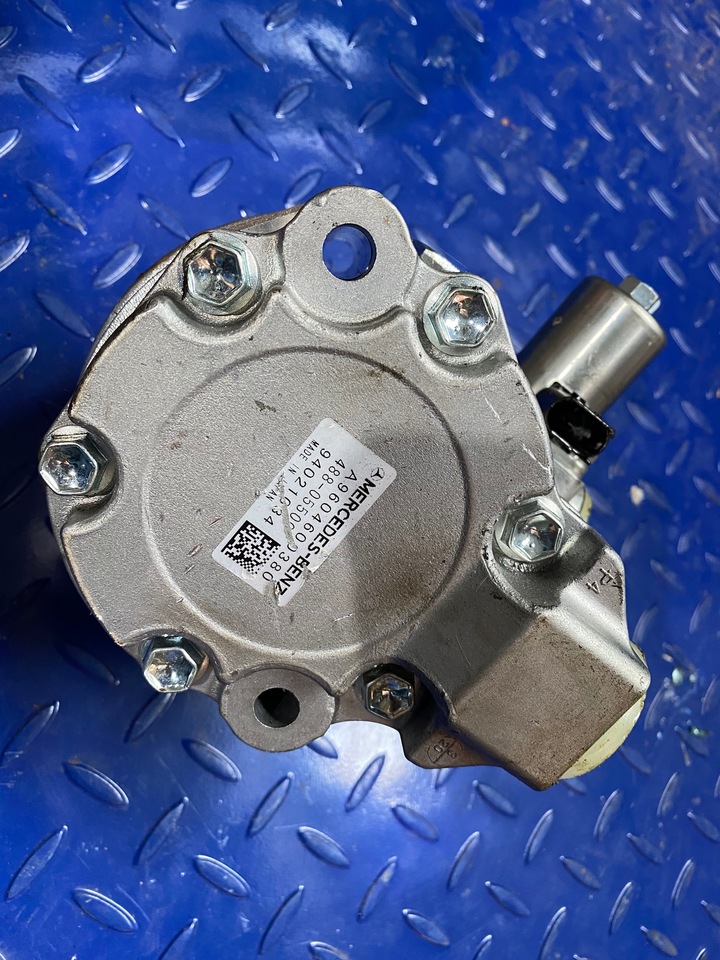 Mercedes Servo Pump A9604600380 Actros MP4 - Stuurpomp voor Vrachtwagen: afbeelding 2 Mercedes Servo Pump A9604600380 Actros MP4 - Stuurpomp voor Vrachtwagen: afbeelding 2