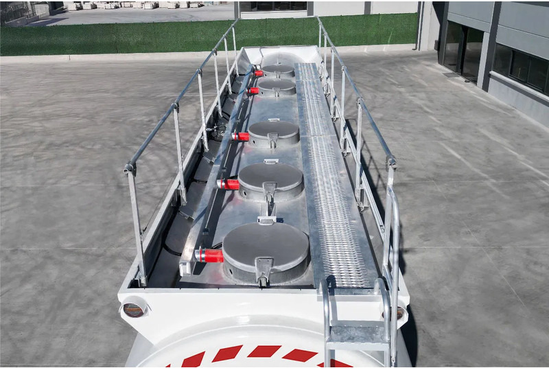 Diversen EFEMMAK Fuel tank semi-trailer 36.000 liter ADR - Tankoplegger: afbeelding 5 Diversen EFEMMAK Fuel tank semi-trailer 36.000 liter ADR - Tankoplegger: afbeelding 5