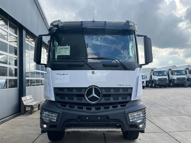 Mercedes-Benz Arocs 3340 6x6 Water Tank Truck - Tankwagen: afbeelding 5 Mercedes-Benz Arocs 3340 6x6 Water Tank Truck - Tankwagen: afbeelding 5