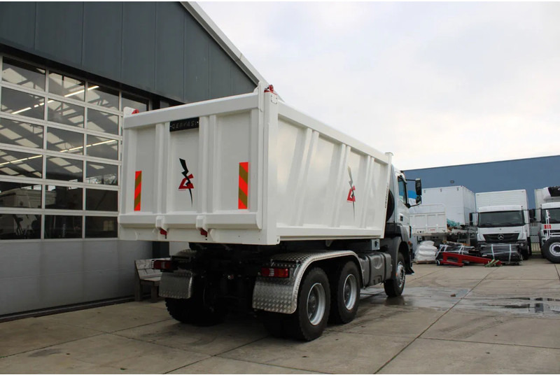 Mercedes-Benz Axor 3344 K 6x4 Tipper Truck - Kipper vrachtwagen: afbeelding 4 Mercedes-Benz Axor 3344 K 6x4 Tipper Truck - Kipper vrachtwagen: afbeelding 4