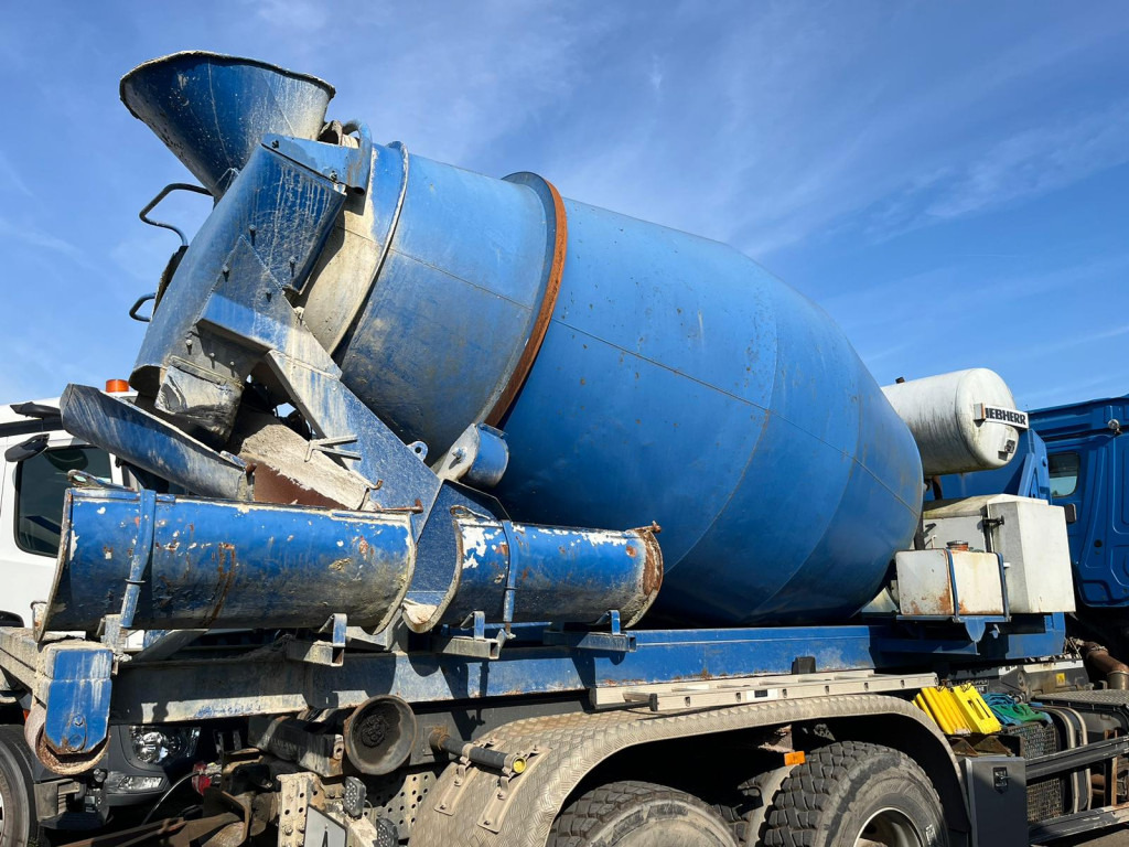Abrollcontainer Betonmischaufbau mit sep. Motor - Haakarmsysteem vrachtwagen: afbeelding 1 Abrollcontainer Betonmischaufbau mit sep. Motor - Haakarmsysteem vrachtwagen: afbeelding 1