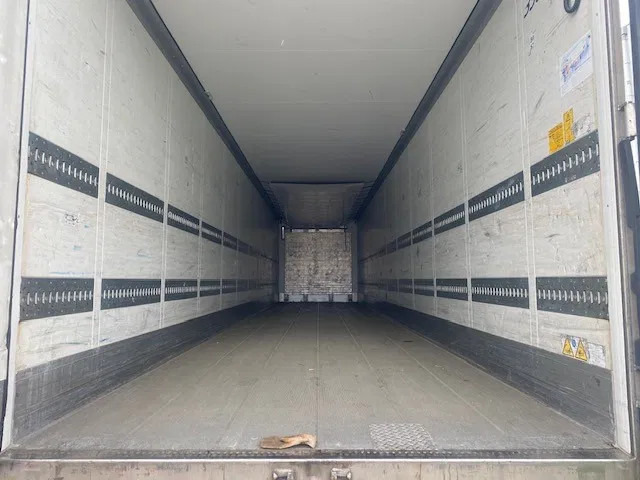 Schmitz Cargobull sko koelvries met carrier vector motor, saf assen disc brakes, 2 x lift , tuv gultig - Koelwagen oplegger: afbeelding 5 Schmitz Cargobull sko koelvries met carrier vector motor, saf assen disc brakes, 2 x lift , tuv gultig - Koelwagen oplegger: afbeelding 5