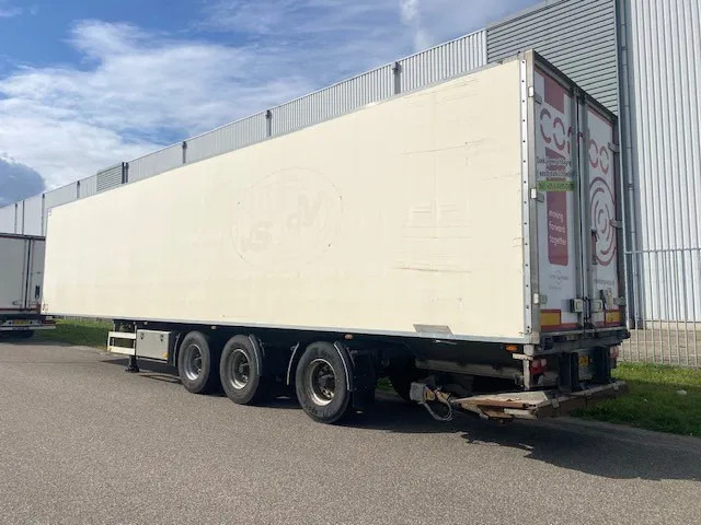 Van Eck koelvries 3 asser stuuras,met carrier vector koelmotor, apk gekeurd - Koelwagen oplegger: afbeelding 2 Van Eck koelvries 3 asser stuuras,met carrier vector koelmotor, apk gekeurd - Koelwagen oplegger: afbeelding 2