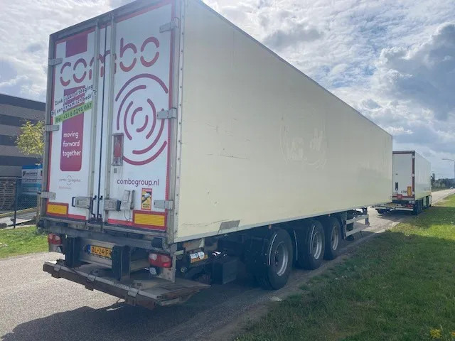 Van Eck koelvries 3 asser stuuras,met carrier vector koelmotor, apk gekeurd - Koelwagen oplegger: afbeelding 3 Van Eck koelvries 3 asser stuuras,met carrier vector koelmotor, apk gekeurd - Koelwagen oplegger: afbeelding 3