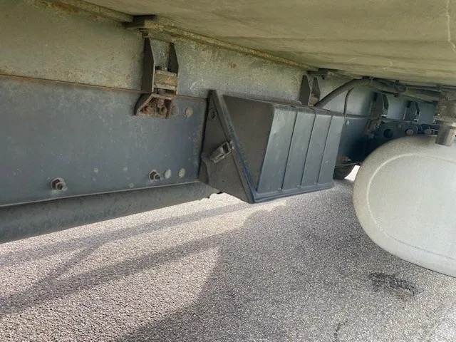 Volvo FM 330 koel vries 2 temperaturen ,CARRIER,met tussenwand, zijdeur en laadklep - Koelwagen vrachtwagen: afbeelding 5 Volvo FM 330 koel vries 2 temperaturen ,CARRIER,met tussenwand, zijdeur en laadklep - Koelwagen vrachtwagen: afbeelding 5