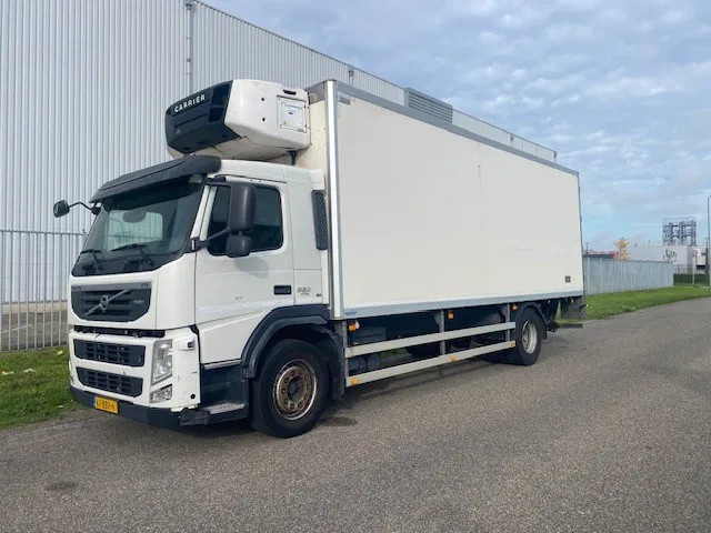 Volvo FM 330 koel vries 2 temperaturen ,CARRIER,met tussenwand, zijdeur en laadklep - Koelwagen vrachtwagen: afbeelding 1 Volvo FM 330 koel vries 2 temperaturen ,CARRIER,met tussenwand, zijdeur en laadklep - Koelwagen vrachtwagen: afbeelding 1