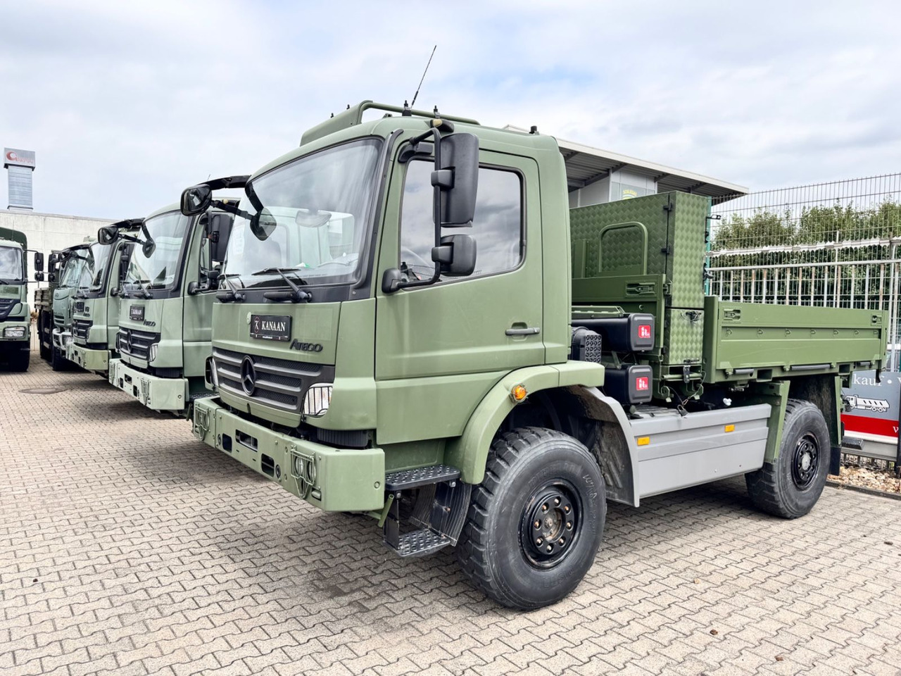 Mercedes-Benz 1018 Atego 4x4 Allrad Camper - Bestelwagen met open laadbak: afbeelding 2 Mercedes-Benz 1018 Atego 4x4 Allrad Camper - Bestelwagen met open laadbak: afbeelding 2